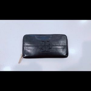 Authentic Tory Burch Leather Wallet in Black